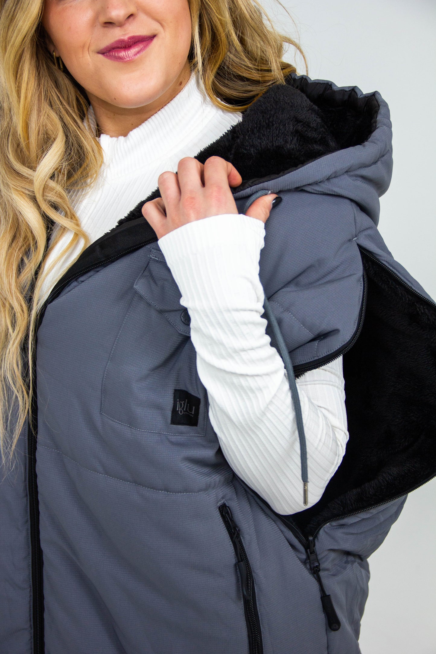 Sports mom wearable sleeping bag with cozy fur inside for cold weather games